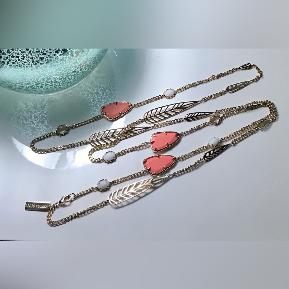 Kendra Scott vintage Marla necklace.